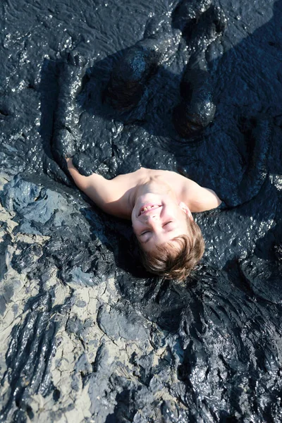 Enfant Assis Dans Boue Région Krasnodar Russie — Photo