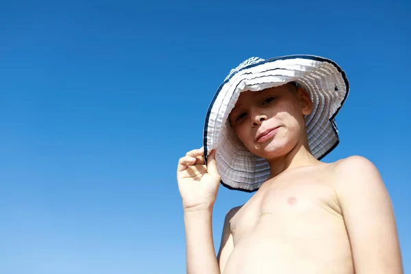 Porträtt Barn Sommarmössa Stranden — Stockfoto