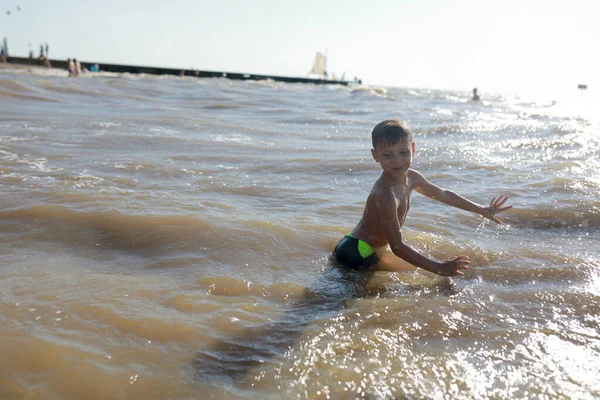 Niño Nadando Mar Azov Rusia —  Fotos de Stock