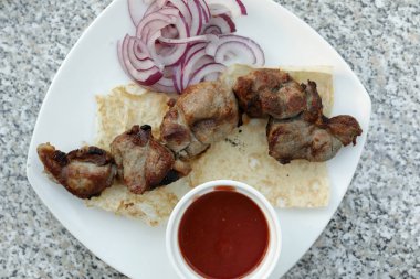 Lokantada kuzu şiş kebap.