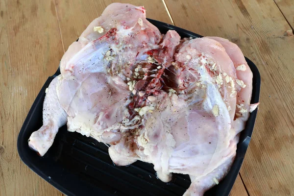 Tabac Poulet Brut Dans Une Casserole Sur Une Table Bois — Photo