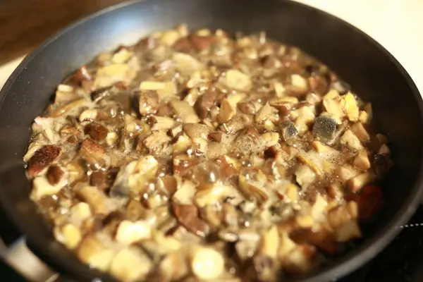 Frying Forest Mushrooms Pan Kitchen — Stock Photo, Image