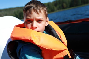 Ladoga 'da teknedeki çocuğun portresi