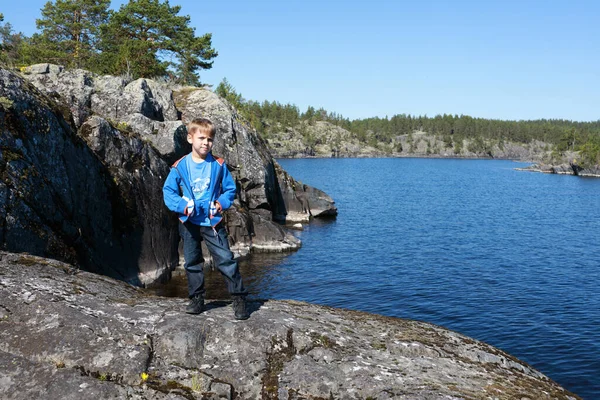 Niño Isla Lago Ladoga Skerries Karelia —  Fotos de Stock