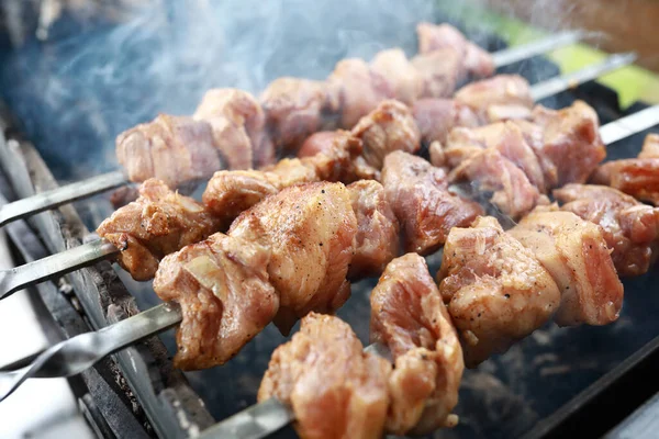 Uitzicht Van Het Koken Varkensnek Spiesen — Stockfoto