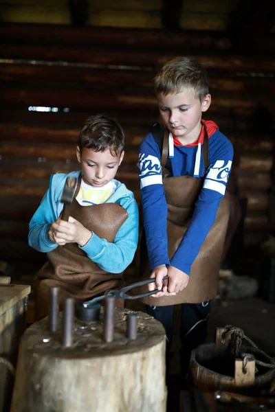 Two Children Make Coin Forge Russia — Stock Photo, Image