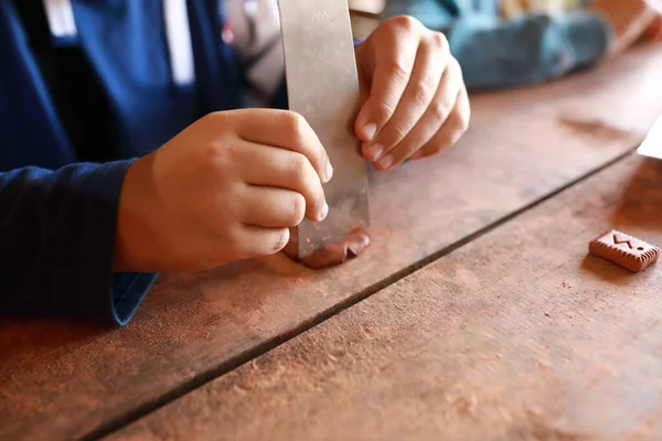 Child Making Mascot Runes Workshop — Stock Photo, Image