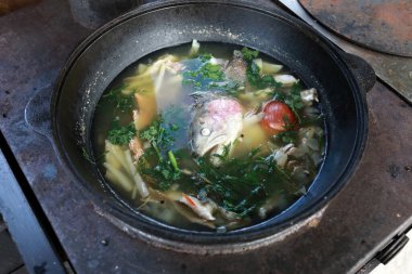 Kazanda Geleneksel Rus Balık Çorbası Pişirme