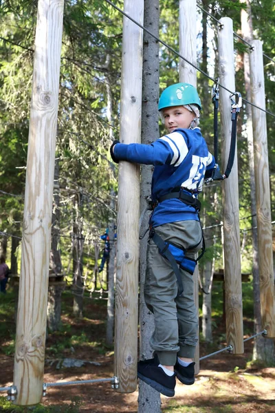 Child Overcoming Hanging Logs Obstacle Forest Adventure Park Karelia — Stock Photo, Image
