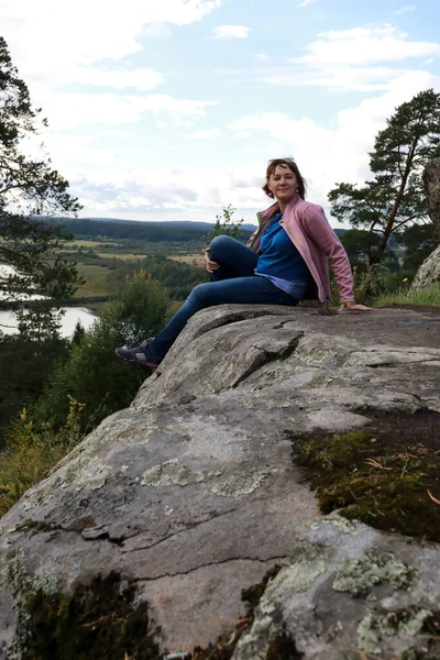 Woman Sitting Stone Mount Paaso Summer Karelia — Stock Photo, Image