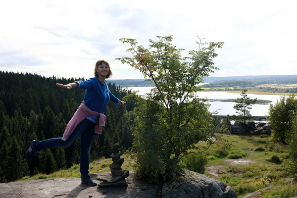 Portrait Femme Heureuse Sur Mont Paaso Carélie — Photo