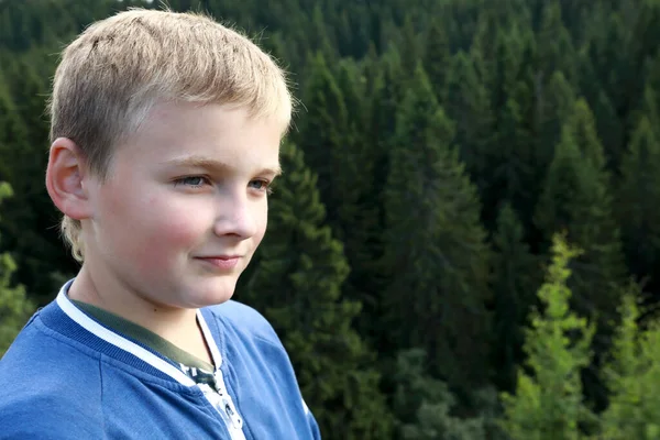 Enfant Pensant Sur Mont Paaso Été Carélie — Photo