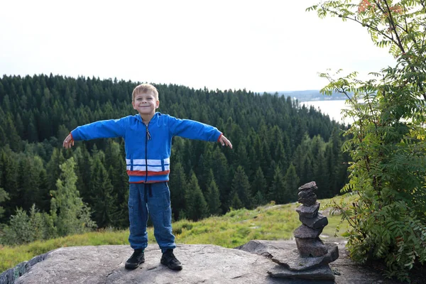 Portret Dziecka Górze Paaso Karelii — Zdjęcie stockowe