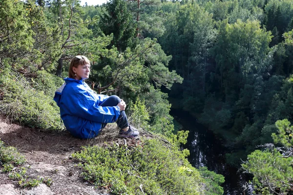 Vrouw Zittend Heuvel Van Valaam Eiland Zomer — Stockfoto