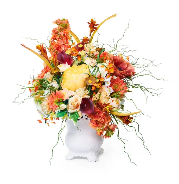 Arrangement floral en vase blanc céramique. Composition. — Photo