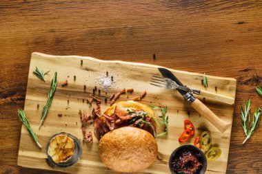 Burger ile sığır eti, yakın çekim