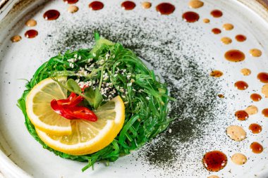 Japon chuka salata, yakın