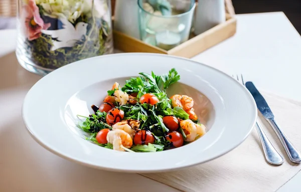 Ensalada Con Gambas Primer Plano —  Fotos de Stock