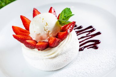 çilek, kremayla kapatalım