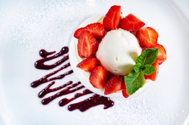 çilek, kremayla kapatalım