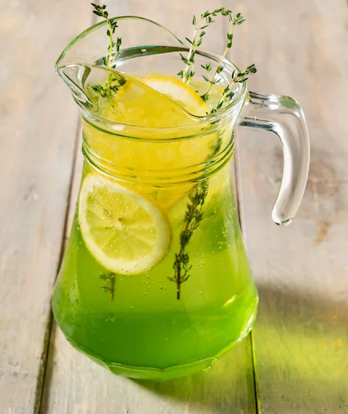 Limonada Verano Con Frutas Cerca —  Fotos de Stock