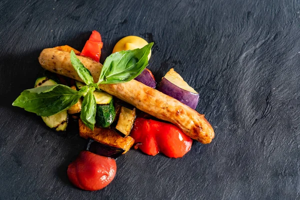 Sosisli makarna, yakın çekim