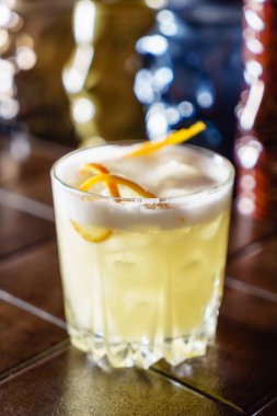 kokteyl barda, yakın çekim