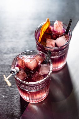 kokteyl barda, yakın çekim