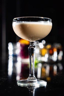 kokteyl barda, yakın çekim