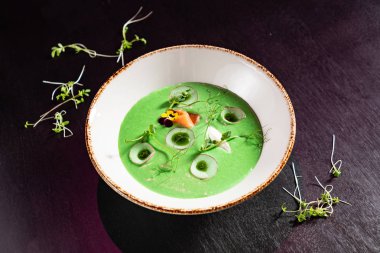 soğuk sebze çorbası, yakın