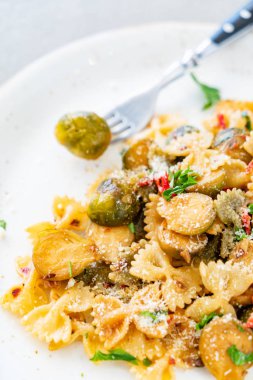 Sebzeli makarna, kapat.