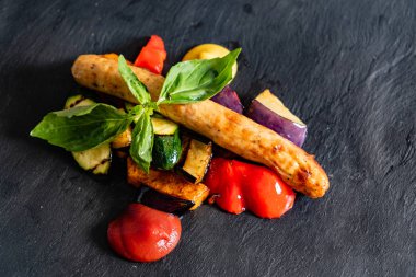 Sosisli makarna, yakın çekim