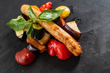 Sosisli makarna, yakın çekim