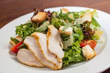 Sezar salata tavuk, yakın çekim