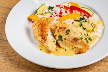 pirinç ve sebze ile tavuk, yakın çekim