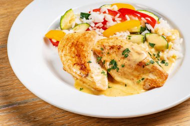 pirinç ve sebze ile tavuk, yakın çekim