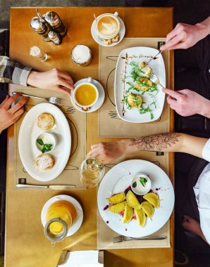 Kahvaltını kafede yap.