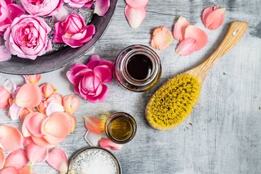 Kaplıca tedavisi çiçeklerle, yakın çekim