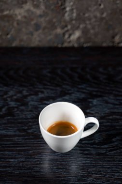 Bir fincan kahve, yakın çekim.