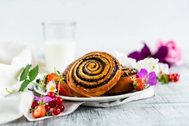 rulo tarçın fırından yeni çıkmış, yakın çekim