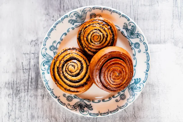 Freshly Baked Cinnamon Rolls Close — Stock Photo, Image
