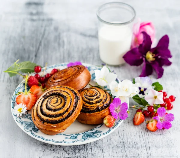 rulo tarçın fırından yeni çıkmış, yakın çekim