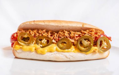 Sosisli sandviç soslu, yakın çekim