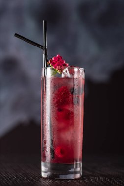 kokteyl barda, yakın çekim