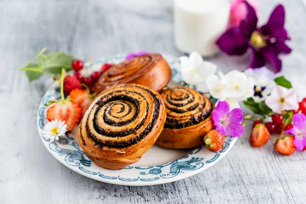 Frisch Gebackene Zimtbrötchen Nahaufnahme — Stockfoto