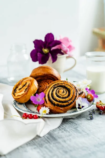 Nybakade Kanelbullar Närbild — Stockfoto