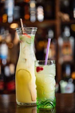taze yaz kokteyl barda, yakın çekim