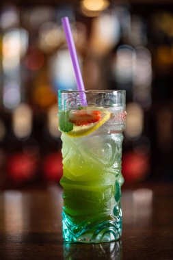 kokteyl barda, yakın çekim