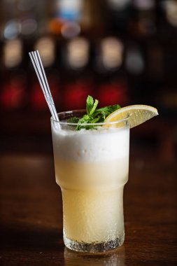kokteyl barda, yakın çekim