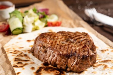 ızgara biftek soslu, yakın çekim